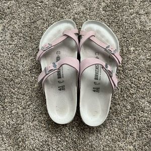 Lilac Birkenstock’s